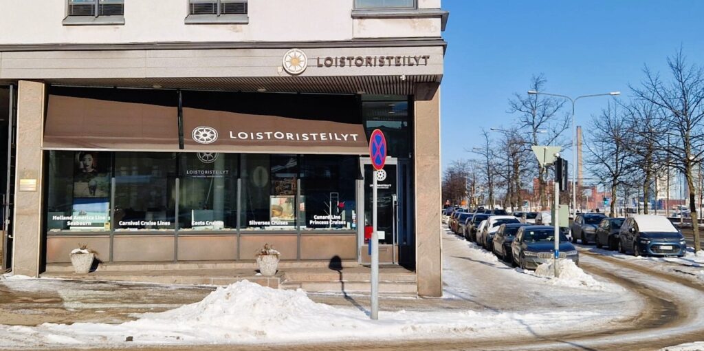 Loistoristeilyjen toimisto Helsingin keskustassa talvi auringossa